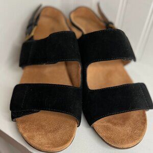 Vionic Black and Tan Sandals